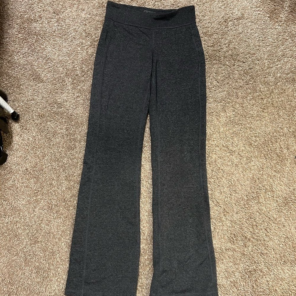 Athleta // Dark gray flare legged yoga leggings